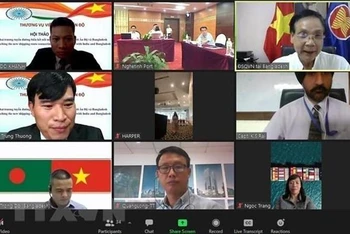 Các đại biểu tham dự hội nghị trực tuyến Khai trương tuyến tàu biển kết nối miền Trung Việt Nam-Ấn Độ.