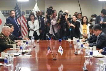 Quang cảnh cuộc hội đàm giữa Bộ trưởng Quốc phòng Mỹ Lloyd Austin và người đồng cấp Hàn Quốc Lee Jong-sup. (Nguồn: koreaherald.com).