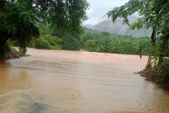 Mưa lớn ngập nhiều nơi tại địa bàn huyện Lương Sơn.