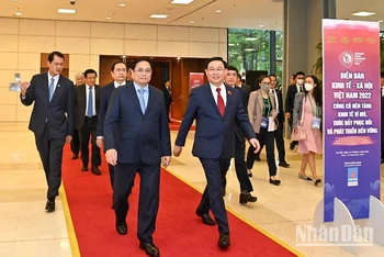 Thủ tướng Phạm Minh Chính, Chủ tịch Quốc hội Vương Đình Huệ dự khai mạc diễn đàn Kinh tế-Xã hội Việt Nam 2022.