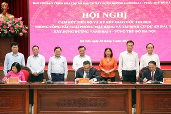 Đại diện thành phố Hà Nội và hai tỉnh Bắc Ninh, Hưng Yên ký kết giao ước thi đua giải phóng mặt bằng và tái định cư dự án đường Vành đai 4-Vùng Thủ đô.