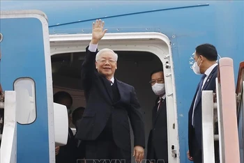 Tổng Bí thư Nguyễn Phú Trọng đến sân bay quốc tế Bắc Kinh (Ảnh: TTXVN)