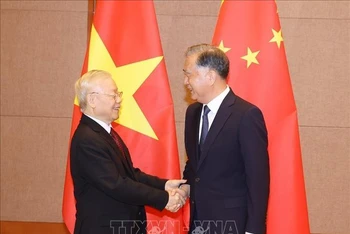 Tổng Bí thư Nguyễn Phú Trọng hội kiến Chủ tịch Chính hiệp toàn quốc Trung Quốc Uông Dương. (Ảnh: TTXVN)