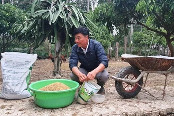 Ông Bùi Quang Cảnh khẳng định hiệu quả của chế phẩm sinh học giúp nâng cao hiệu quả chăn nuôi cải thiện môi trường.