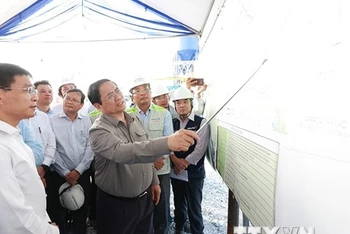 Thủ tướng kiểm tra tiến độ xây dựng cầu Nhơn Trạch