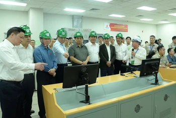 Thủ tướng Phạm Minh Chính thăm Phòng điều khiển trung tâm Nhà máy Nhiệt điện Thái Bình 2.