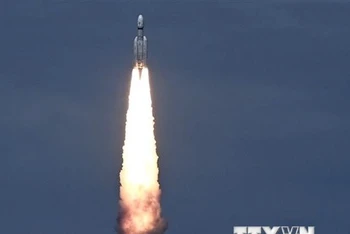 Vụ phóng tàu Chandrayaan-3 từ trung tâm vũ trụ Satish Dhawan tại bang Andhra Pradesh, miền Nam Ấn Độ ngày 14/7/2023. (Ảnh: AFP/TTXVN).