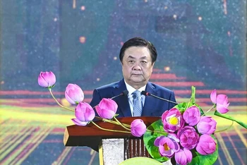 Bộ trưởng Nông nghiệp và Phát triển nông thôn Lê Minh Hoan phát biểu khai mạc Festival. (Ảnh: DUY LINH)