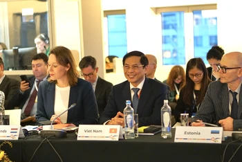 Bộ trưởng Ngoại giao Bùi Thanh Sơn dự Hội nghị Bộ trưởng Ngoại giao ASEAN-EU lần thứ 24.