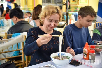 Bà Ivana Judiakova cho biết, cả gia đình bà đều rất thích phở của Việt Nam.