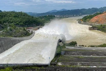 Bộ trưởng Nông nghiệp và Phát triển nông thôn lệnh Giám đốc Công ty thủy điện Sơn La mở 1 cửa xả đáy vào hồi 18 giờ ngày 24/7/2024.