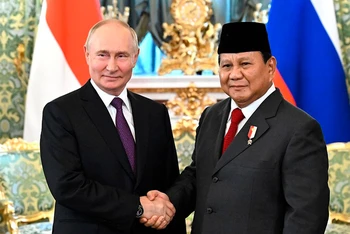 Tổng thống Nga Vladimir Putin (trái) và Tổng thống đắc cử, Bộ trưởng Quốc phòng Indonesia Prabowo Subianto. (Ảnh: Kremlin.ru)