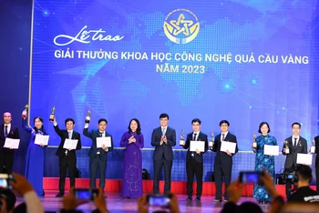 Các cá nhân nhận GIải thưởng Khoa học-công nghệ Quả cầu vàng 2023.