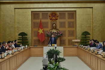 Đồng chí Lê Minh Khái, Bí thư Trung ương Đảng, Phó Thủ tướng Chính phủ chủ trì cuộc gặp mặt.