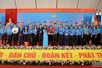 Đại hội đã bầu 33 đồng chí tham gia Ban Chấp hành khóa VII, nhiệm kỳ 2023-2028 Công đoàn Dầu khí Việt Nam.