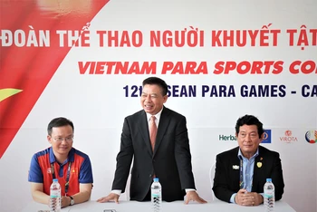 Đại sứ Nguyễn Huy Tăng biểu dương thành tích của Đoàn vận động viên Việt Nam.