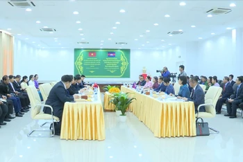 Đoàn đại biểu cấp cao Thanh tra Chính phủ Việt Nam hội đàm với Đoàn đại biểu Bộ Quan hệ Quốc hội-Thượng viện và Thanh tra Campuchia.