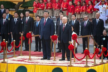 Tổng Bí thư Nguyễn Phú Trọng chủ trì lễ đón Tổng Bí thư, Chủ tịch Trung Quốc Tập Cận Bình và Phu nhân.