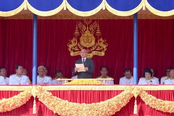 Quốc vương Norodom Sihamoni đọc diễn văn tại lễ kỷ niệm. (Ảnh: Fresh News)