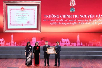 Trường Chính trị Nguyễn Văn Cừ vinh dự Đón nhận Huân chương Độc lập hạng Nhì.