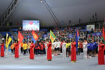 Các đội tham dự lễ Khai mạc Giải Quần vợt vô địch U14 ITF châu Á tại tỉnh Bắc Ninh.