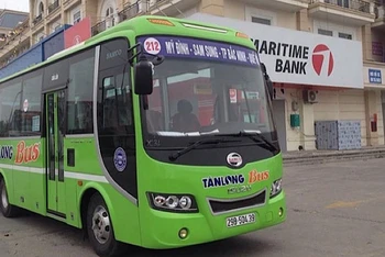 Tuyến xe buýt Mỹ Đình-bến xe Quế Võ phục vụ xuyên Tết sẽ tạo điều kiện cho nhiều hành khách đi chơi xuân được thuận tiện, tiết kiệm.