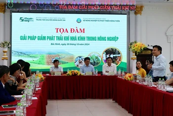 Quang cảnh buổi tọa đàm.