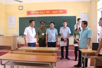 Ban Chỉ đạo thi tốt nghiệp tỉnh Phú Thọ kiểm tra cơ sở vật chất tại các điểm thi huyện Đoan Hùng.