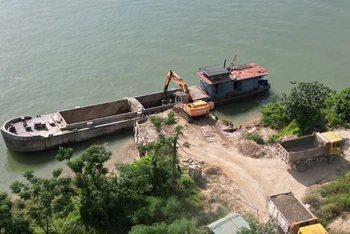 Bến thủy nội địa của Công ty trách nhiệm hữu hạn Thường Xuyên, xã Hùng Lô, thành phố Việt trì, tỉnh Phú Thọ bị xử phạt do hết thời gian hoạt động.