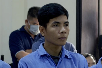 Bị cáo Nguyễn Minh Tú là người cầm đầu đường dây mua bán hoá đơn giá trị gia tăng bị tuyên phạt 7 năm tù.
