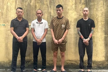 Các đối tượng trong đường dây mua bán người bị Công an huyện Đoan Hùng bắt giữ.