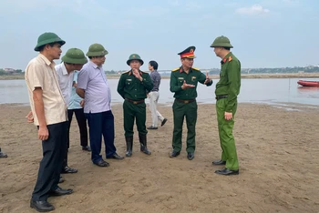 Lãnh đạo tỉnh Phú Thọ và Quân Khu 2 trực tiếp có mặt tại hiện trường để chỉ đạo công tác tìm kiếm các nạn nhân mất tích.