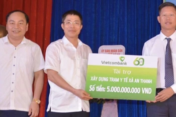Vietcombank tài trợ huyện Tứ Kỳ 5 tỷ đồng xây dựng trạm y tế xã An Thanh.