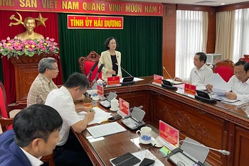 Đồng chí Trương Thị Mai, Thường trực Ban Bí thư phát biểu giao nhiệm vụ cho Ban Thường vụ Tỉnh ủy Hải Dương.