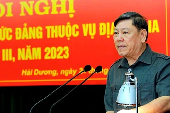 Phó Chủ nhiệm Thường trực Ủy ban Kiểm tra Trung ương Trần Văn Rón phát biểu tại hội nghị.