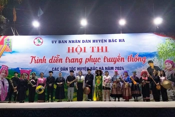 Hội thi được tổ chức tại sân khấu chợ đêm thị trấn Bắc Hà (Lào Cai) trong 2 ngày (19 và 20/4).
