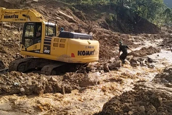 Một đoạn đường bị sạt lở tại thôn Nậm Tông, xã Nậm Lúc, huyện Bắc Hà (Lào Cai).