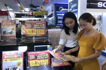 Người tiêu dùng có cơ hội mua hàng hóa với mức giá ưu đãi trong các sự kiện của chương trình Khuyến mại tập trung thành phố Hà Nội.