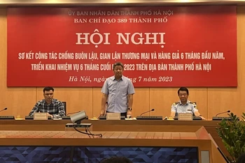Trưởng Ban Chỉ đạo 389 thành phố Hà Nội Nguyễn Mạnh Quyền phát biểu chỉ đạo. 
