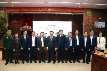 Bí thư Thành ủy Hà Nội Đinh Tiến Dũng và lãnh đạo các cơ quan báo chí trung ương và Hà Nội.