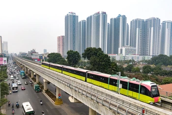 Chạy thử đoạn trên cao đường sắt đô thị Nhổn-ga Hà Nội.