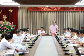 Bí thư Thành ủy Hà Nội Đinh Tiến Dũng phát biểu tại buổi làm việc, chiều 14/7.