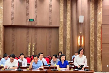 Các đại biểu nêu ý kiến đóng góp vào hai dự thảo của Ban Tổ chức Thành ủy Hà Nội.