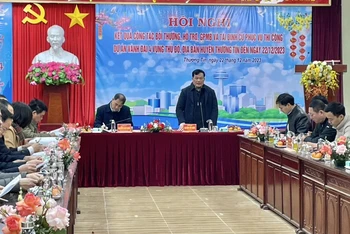 Bí thư Huyện ủy Nguyễn Tiến Minh phát biểu tại hội nghị sáng 22/12.