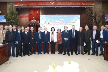 Lãnh đạo thành phố Hà Nội và các đại biểu câu lạc bộ Thăng Long.