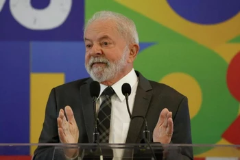 Ngài Luiz Inácio Lula da Silva.