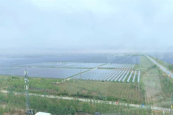 Công trình điện mặt trời công suất lớn nhất thế giới nằm ở tỉnh Thanh Hải, Trung Quốc. 