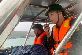 Bộ đội Biên phòng Cô Tô kêu gọi tàu thuyền về nơi tránh trú bão an toàn.