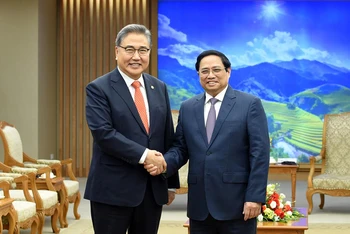 Thủ tướng Phạm Minh Chính tiếp Bộ trưởng Ngoại giao Hàn Quốc Park Jin. 