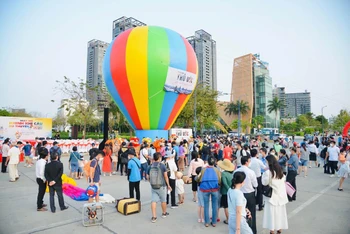 Lần đầu tiên Thành phố kết hợp tổ chức 2 sự kiện lễ hội khinh khí cầu và lễ hội âm nhạc quốc tế Hò Dô cùng nhau.